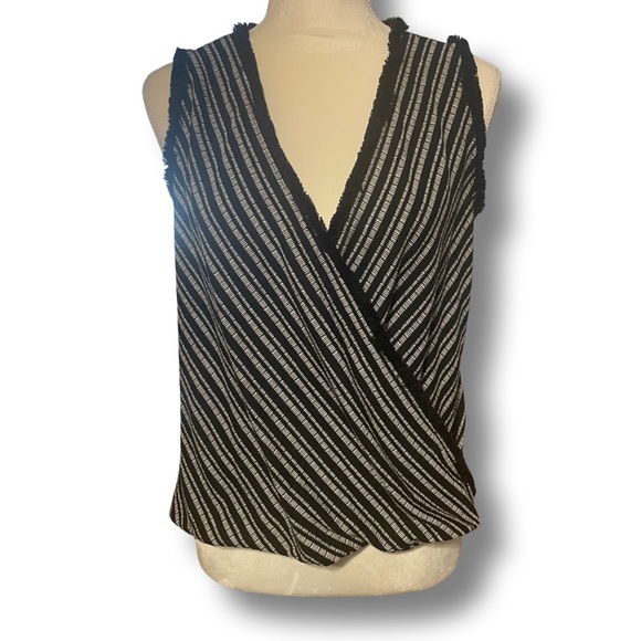 W5 Tops - Black and white top